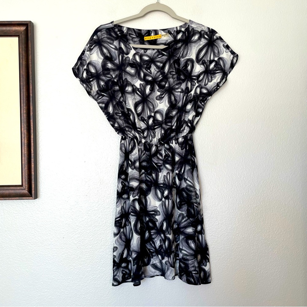 Alice + Olivia Aria Blouson Silk Abstract Floral Black/White Dress Size XS